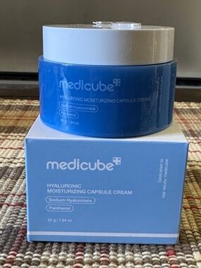 Medicube Hyaluronic Moisturizing Capsule Cream